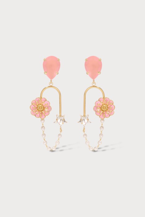 boucles d'oreille mobile fleurie et chaine en perles couleur rose