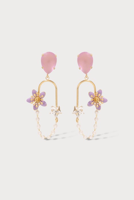 boucles d'oreille mobile fleurie et chaine en perles couleur mauve