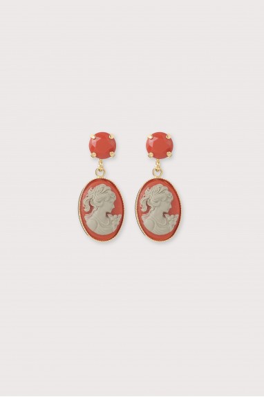 Boucles d'oreilles mini camée en résine et strass de couleur rose. 2