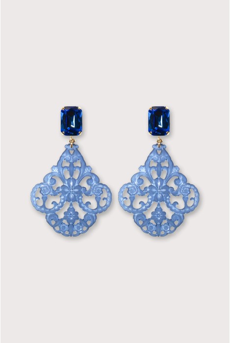 Boucles d'oreilles baroques légères en résine colorée. Couleur bleu.