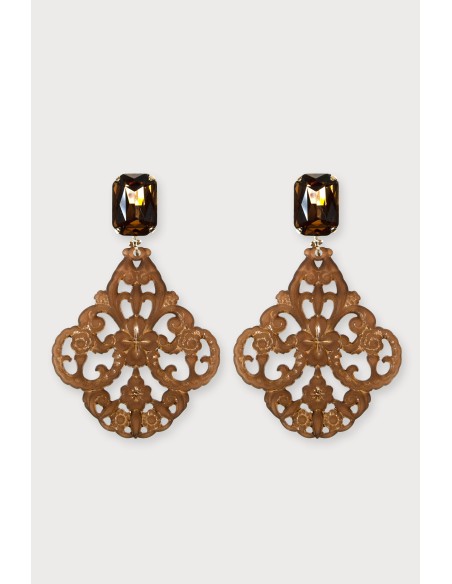 Boucles d'oreilles baroques légères en résine colorée. Couleur chocolat.