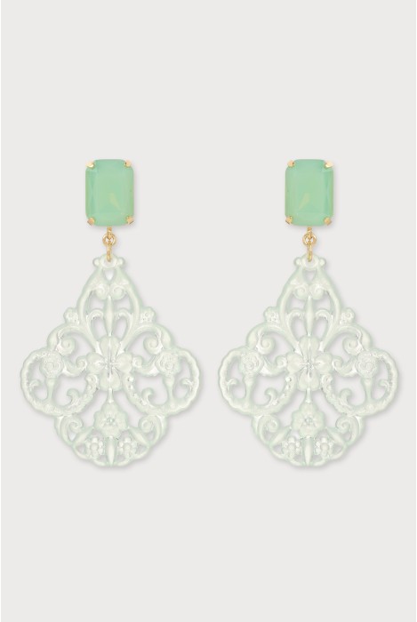 Boucles d'oreilles baroques légères en résine colorée. Couleur mint.