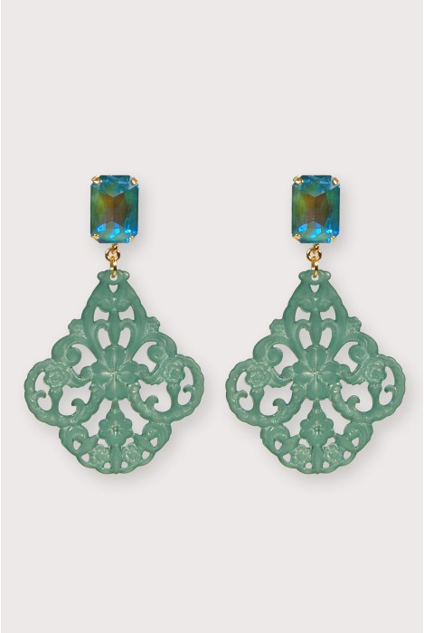 Boucles d'oreilles baroques légères en résine colorée. Couleur vert.