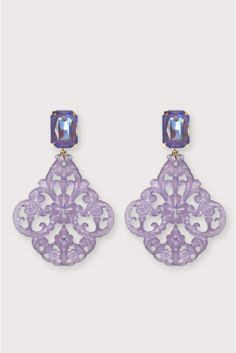 Boucles d'oreilles baroques légères en résine colorée. Couleur violet.