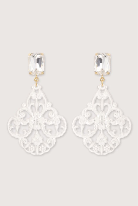 Boucles d'oreilles baroques légères en résine colorée. Couleur cristal.