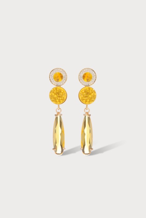 Boucles d'oreilles en laiton doré à l'or fin, avec un cabochon en résine et une goutte en verre.