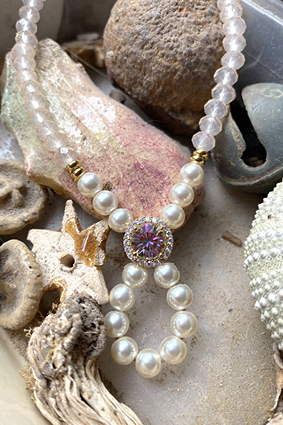 collier en perles et cristaux fait sur mesure à paris haut de gamme